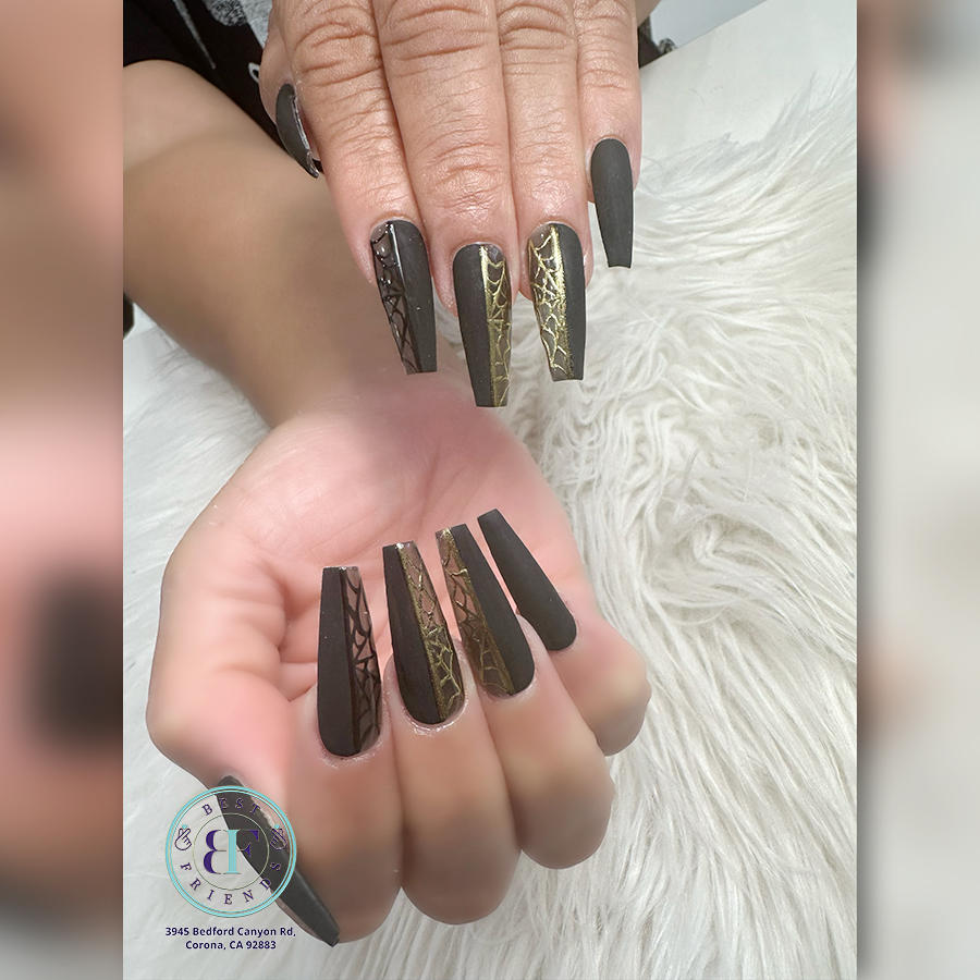 Minimalist nail design